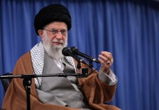 مردم روز جمعه با حضور خود پای صندوق های رای به نظام آبرو خواهند داد