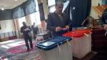 فرماندار قائمشهر رای خود را به صندوق انداخت