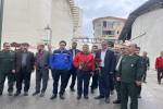 رز قرمز در دستان زحمتکشان شرکت سبوس مازند جویبار