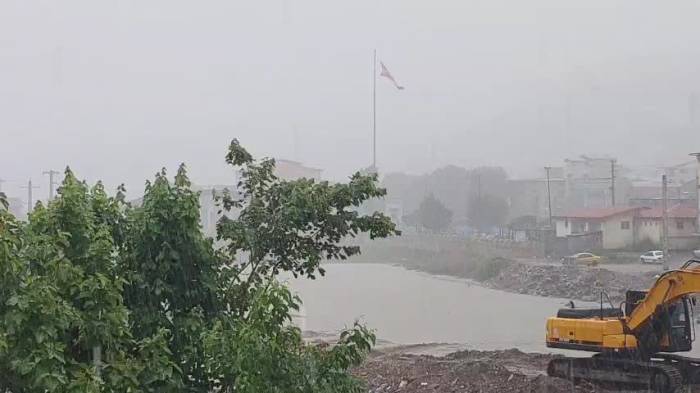 سیل برخی از راه های روستایی خطیرکوه را بست/بارش شدید باران خساراتی را در سوادکوه برجای گذاشت
