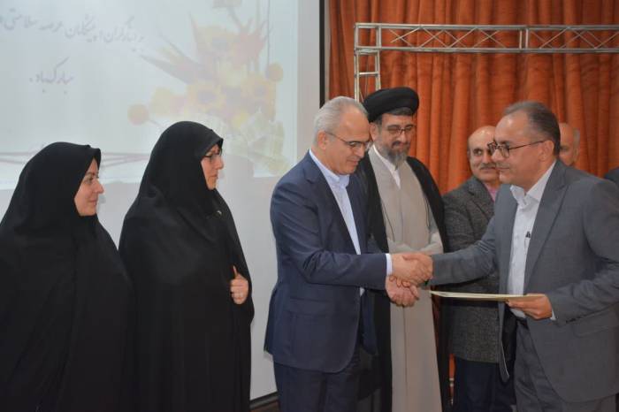 بدون بهورزان، تحقق عدالت در سلامت ممکن نیست