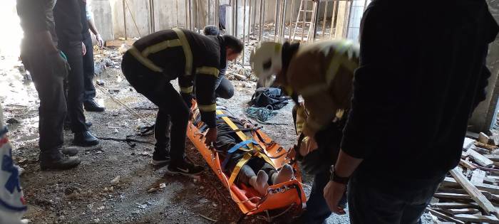 سقوط یک کارگر ساختمانی از ارتفاع 4 متری در ساری