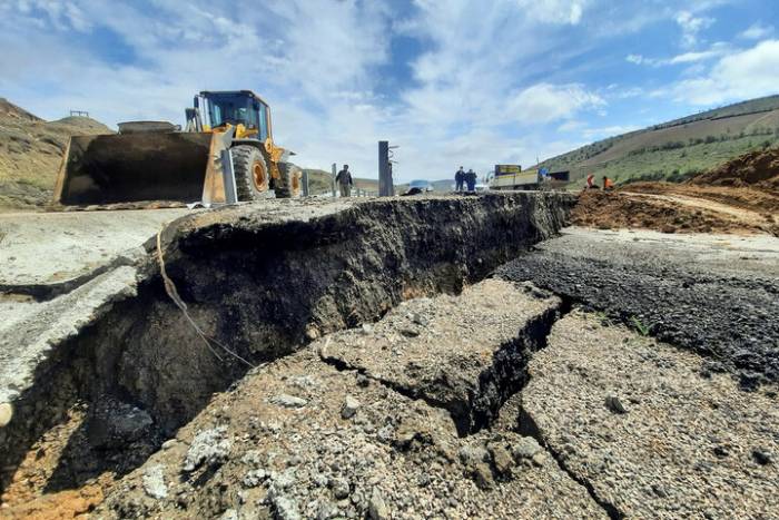 سیلاب به ۲۲۹ کیلومتر از راه های ارتباطی مازندران خسارت زد