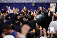 همه باید برای حضور مردم در صحنه تلاش کنند